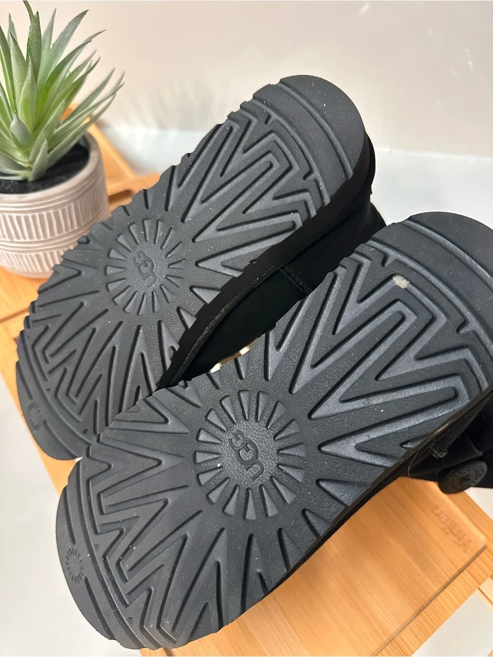 UGG exterior detail sole