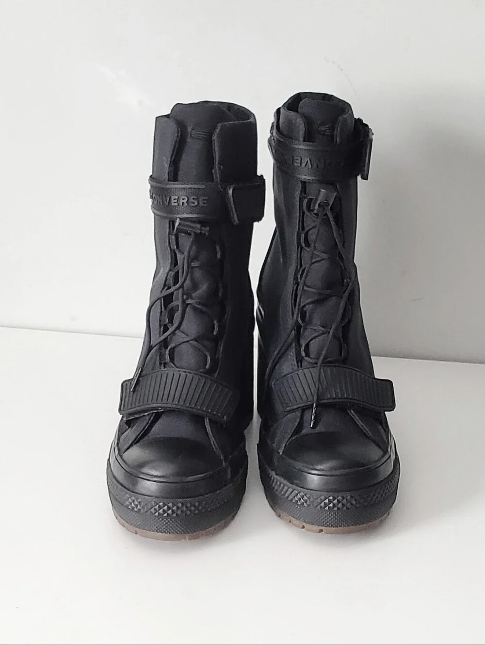 Converse women home