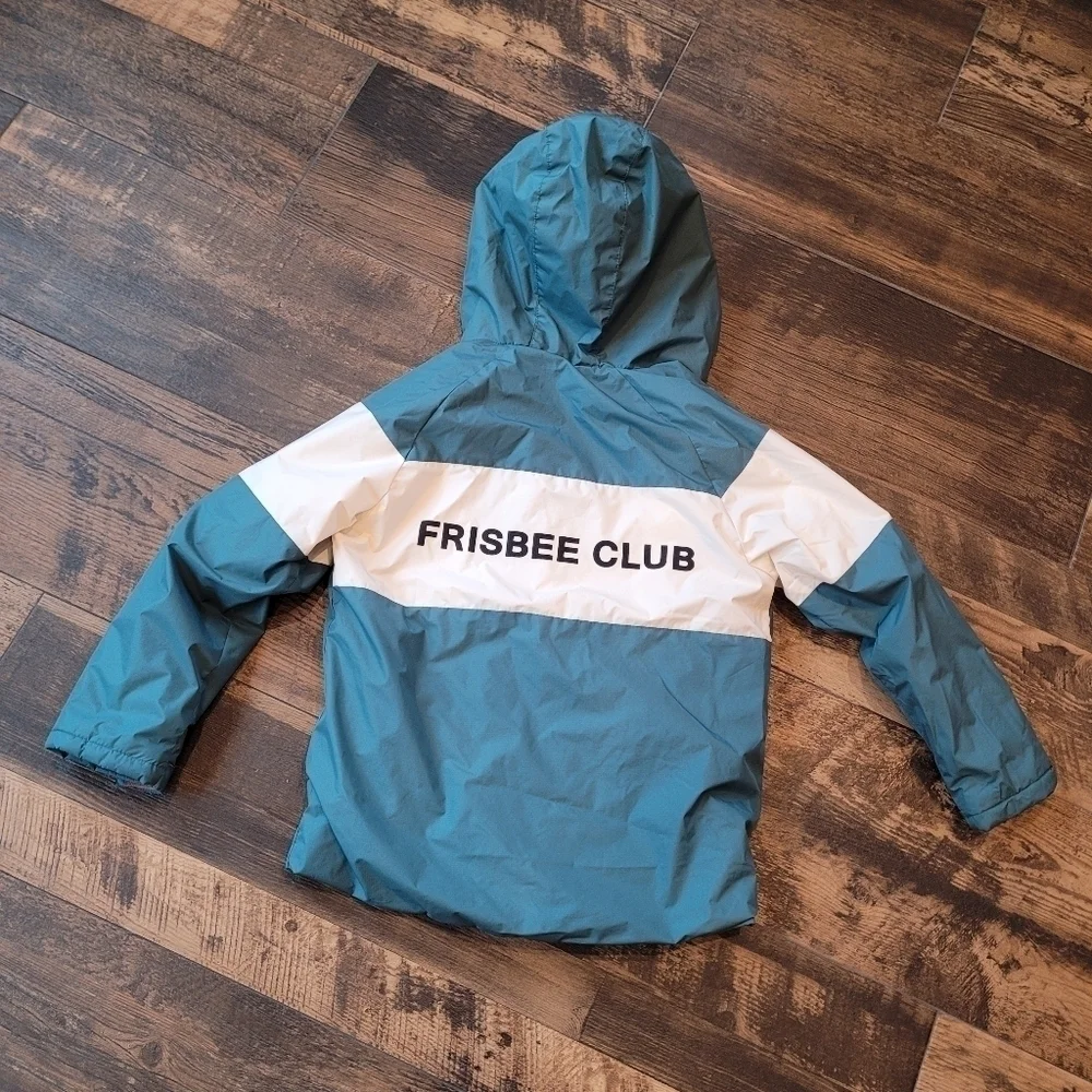 Zara boys frisbee