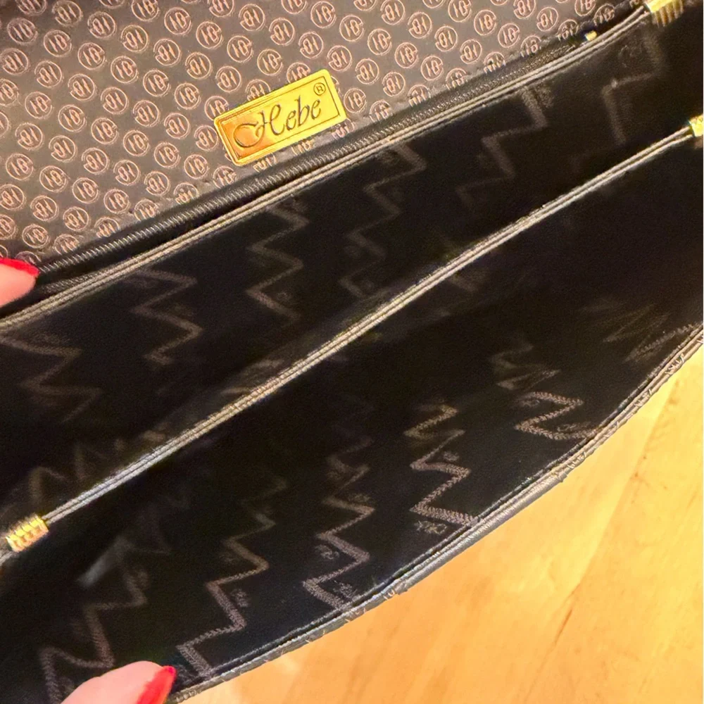 Hebe vintage signature