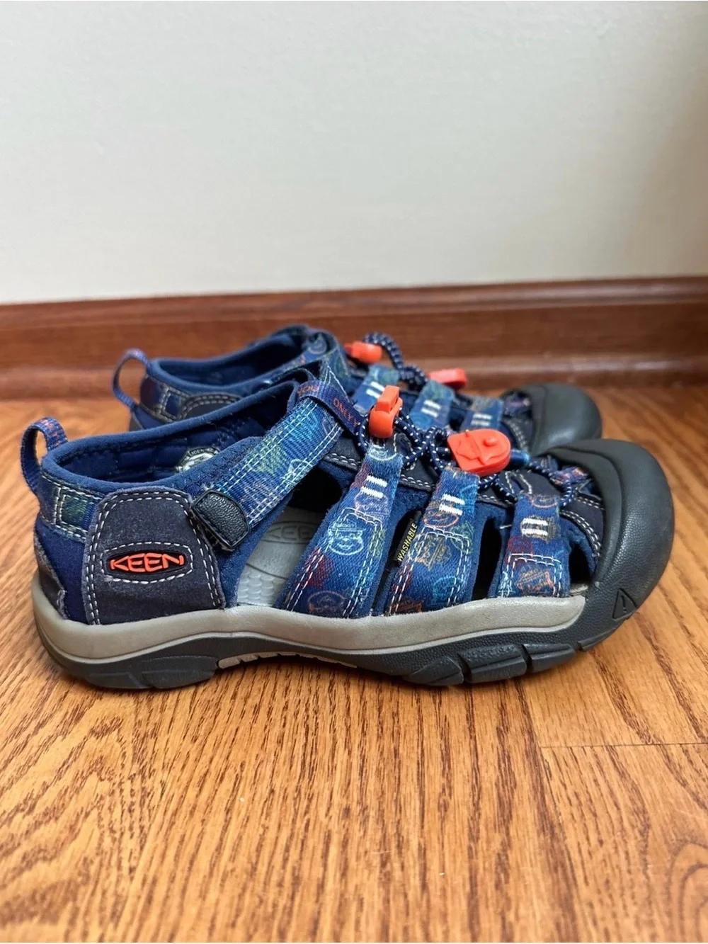 KEEN Newport Sandals Boys Size 2 Smokey the Bear