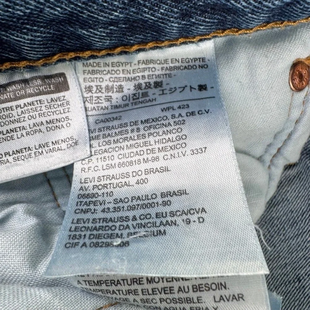 Levis before purchasing