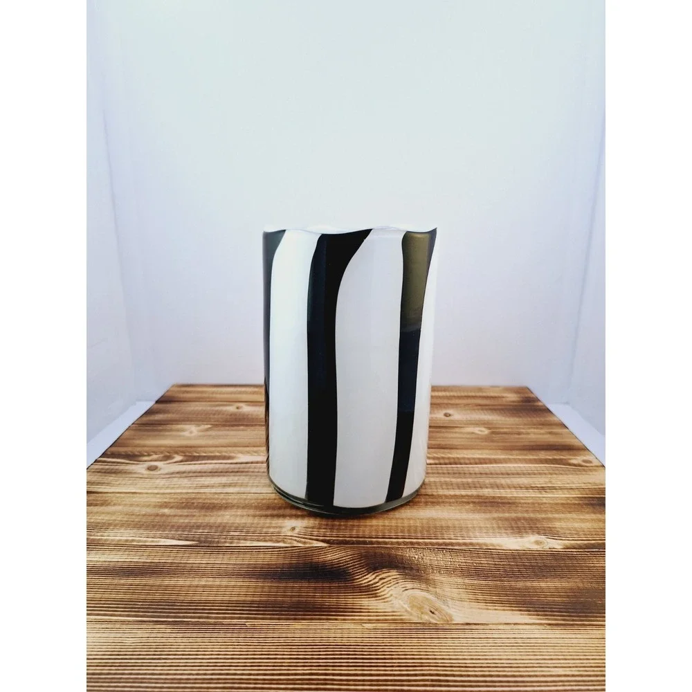 Unmarked postmodern black