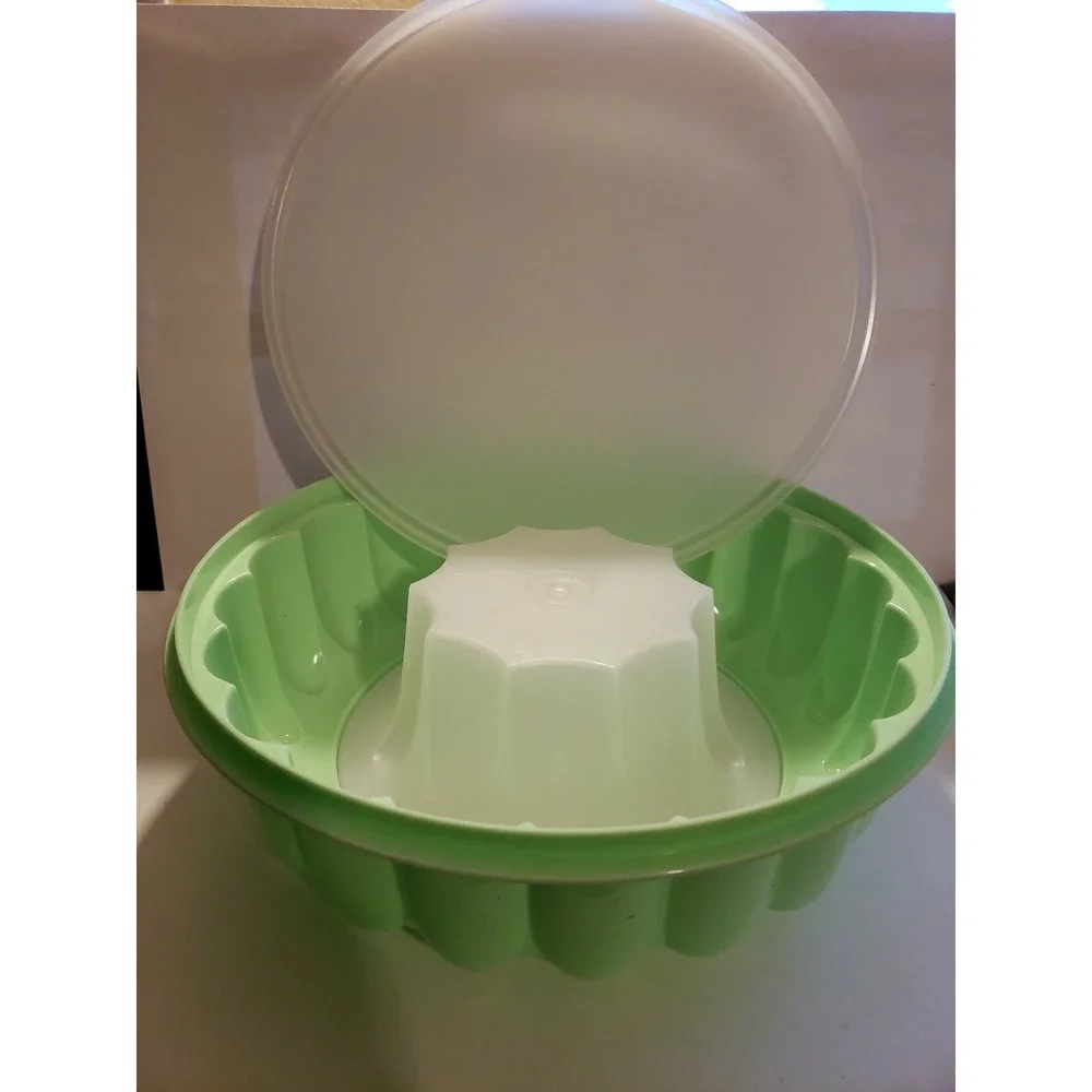 Vintage Tupperware mint‎ green 3 piece gelatin Jello Ice Ring Mold 9 x 4
