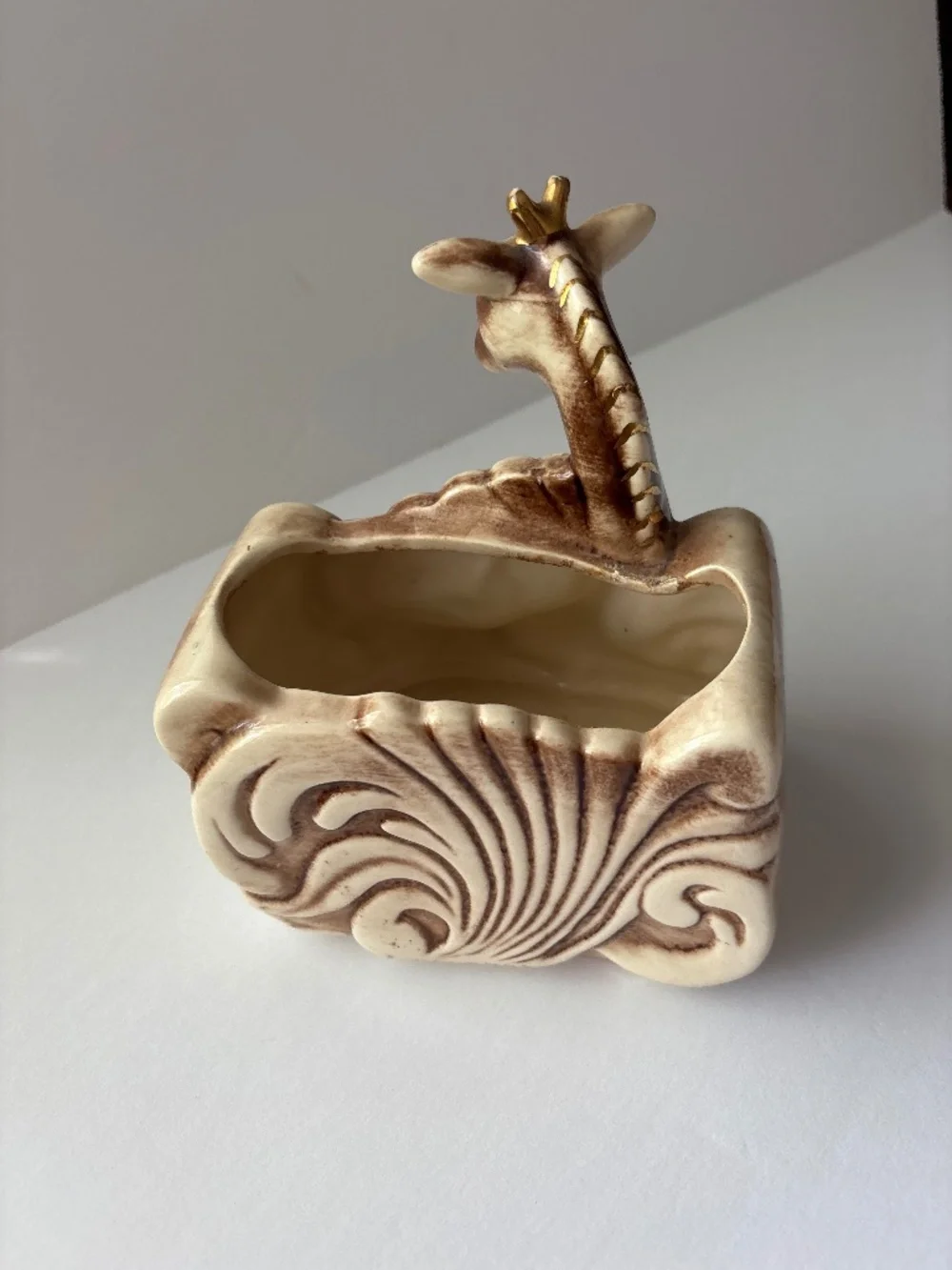 Shawnee giraffe ceramic