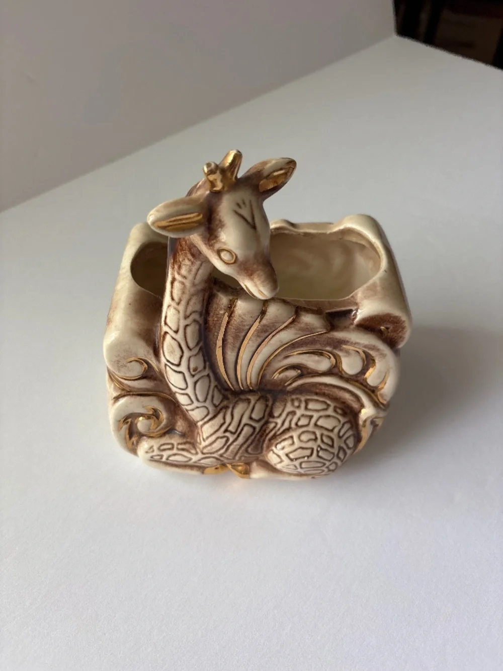 Shawnee giraffe ceramic