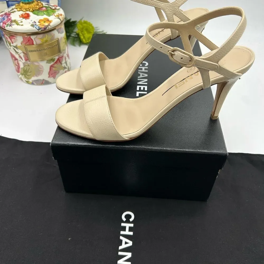 CHANEL absolutely new