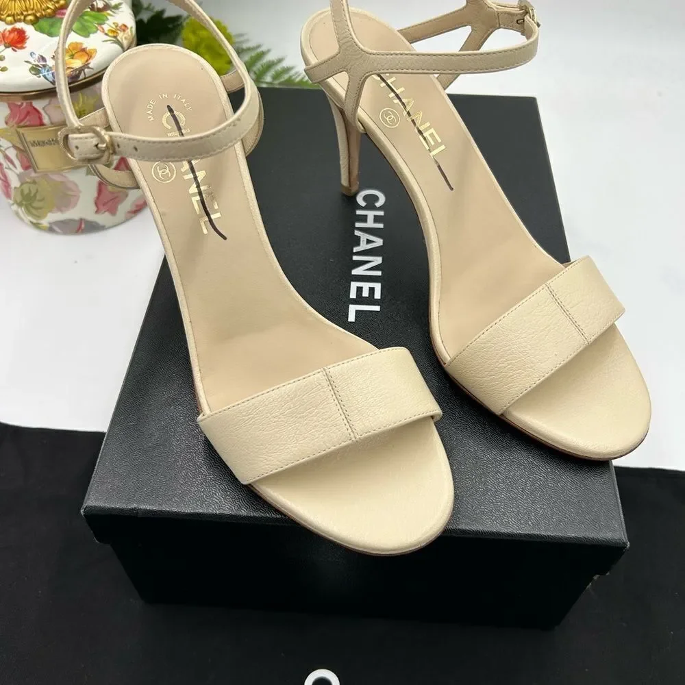 CHANEL absolutely new