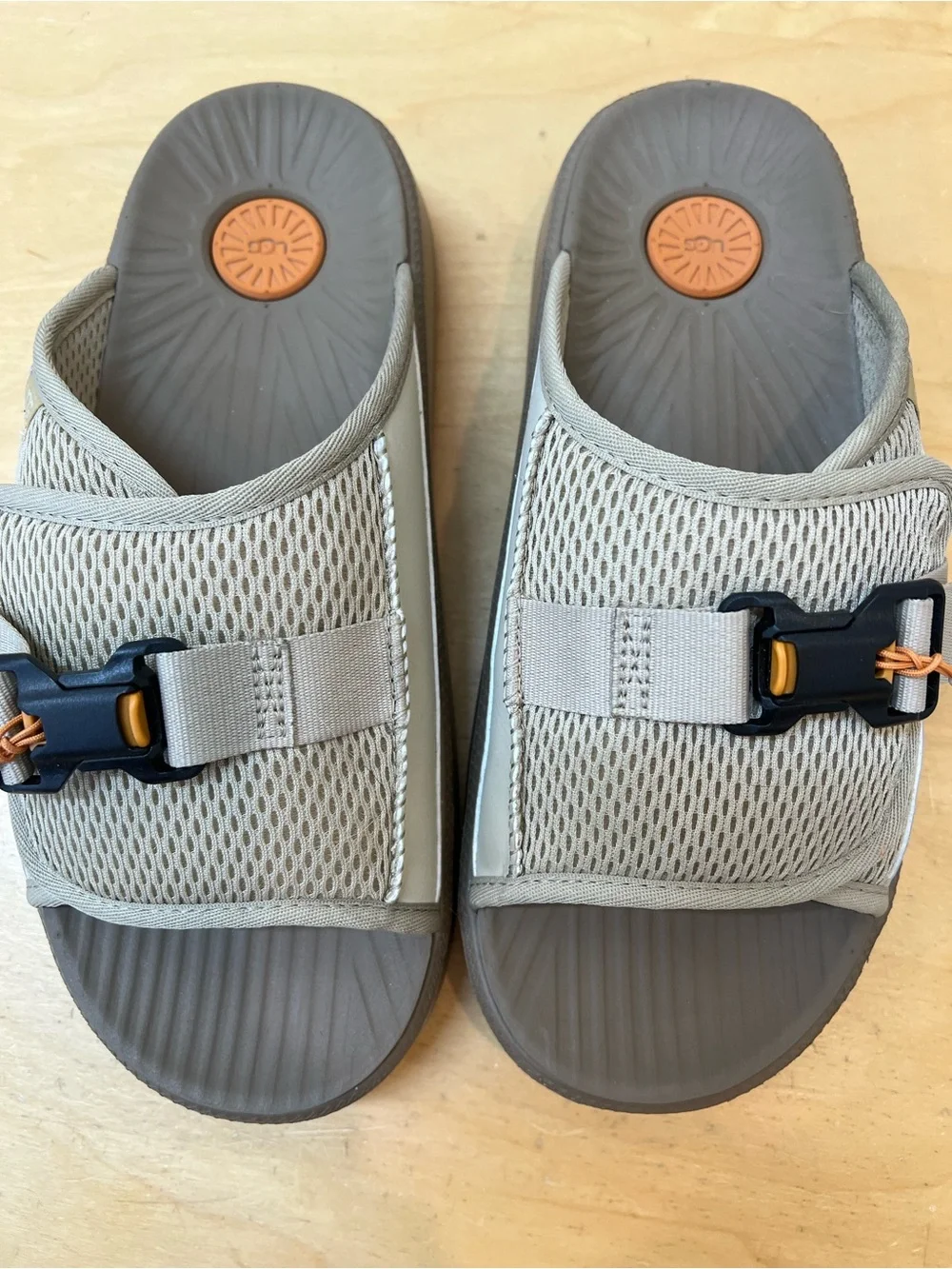 UGG lightweight slip