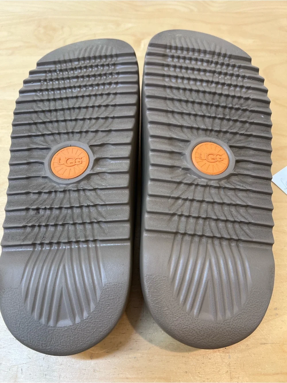 UGG lightweight slip