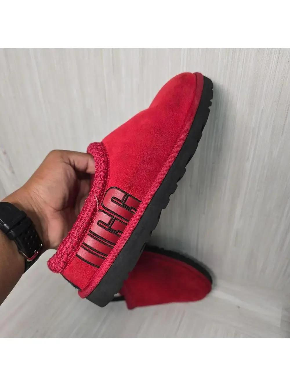 UGG men’s red