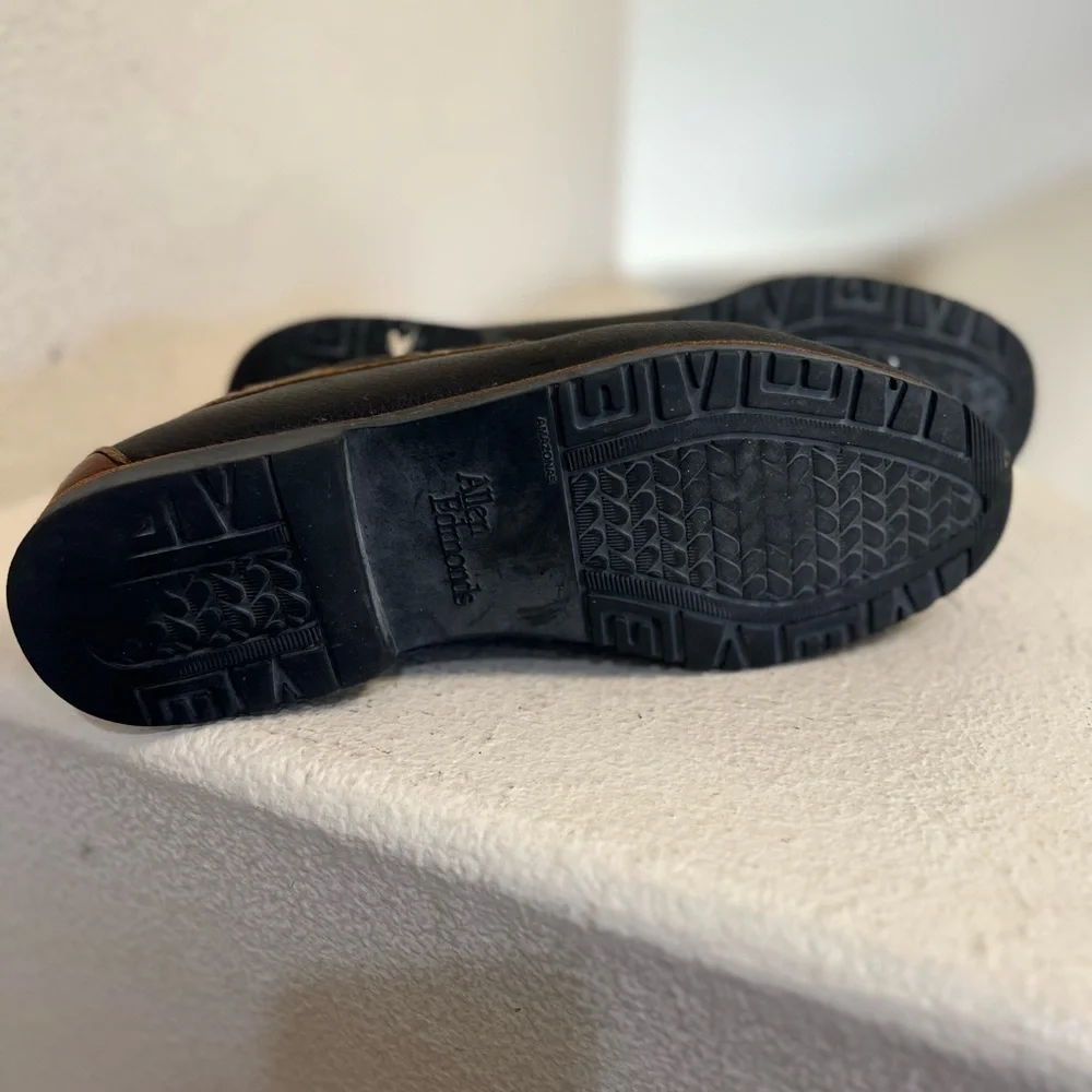 Allen Edmonds questions leave