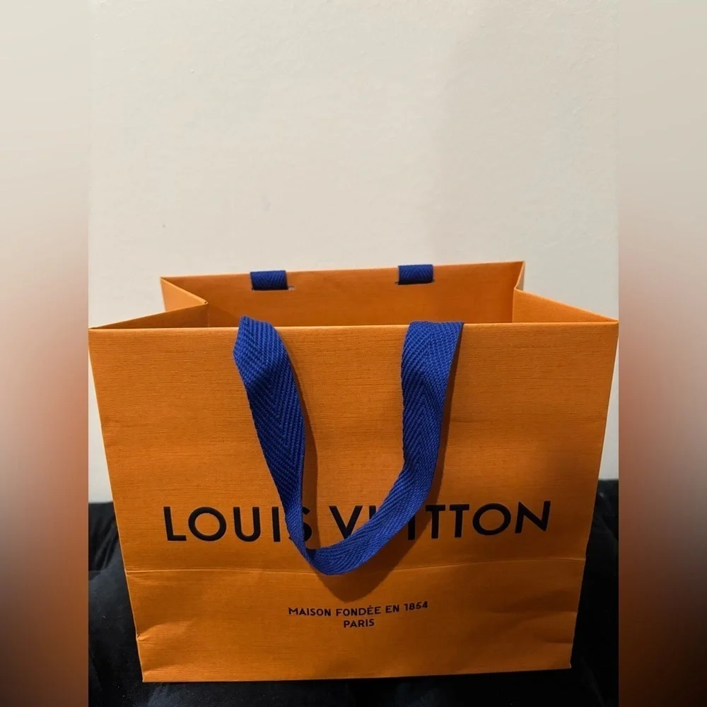 Louis Vuitton elegant louis