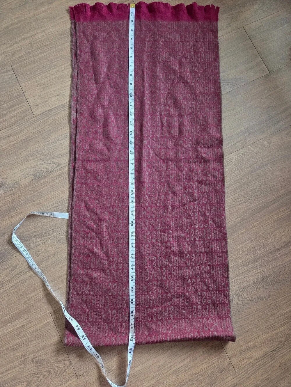 Moschino elegant scarf