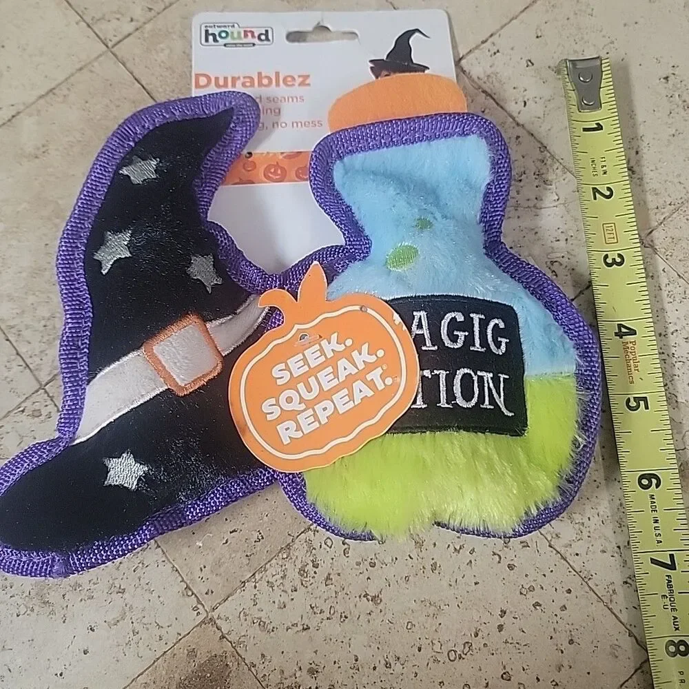 Outward Hound hat squeaky hound