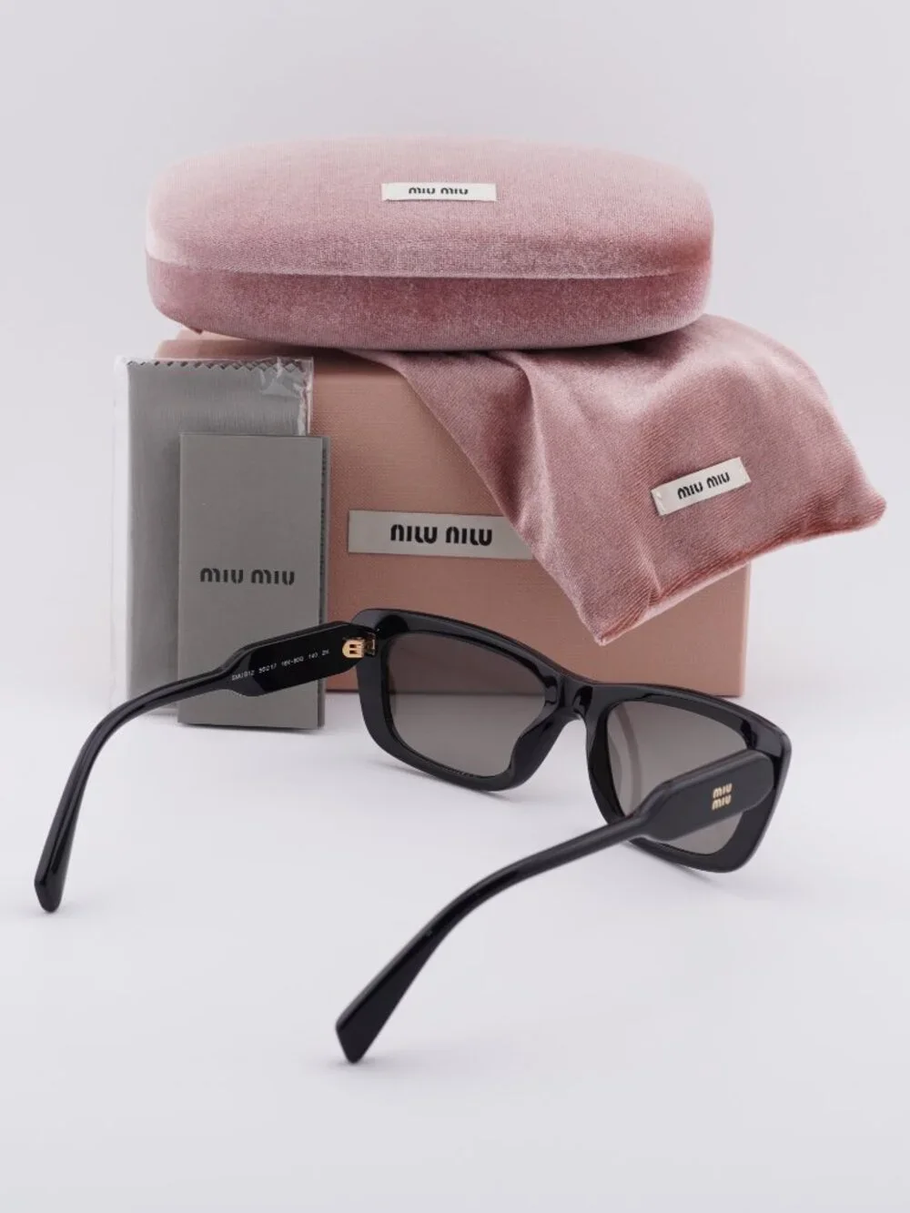 Miu Miu model mu