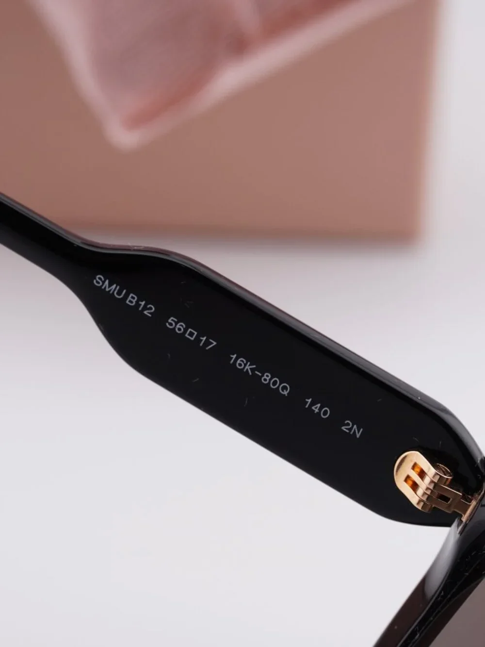 Miu Miu model mu