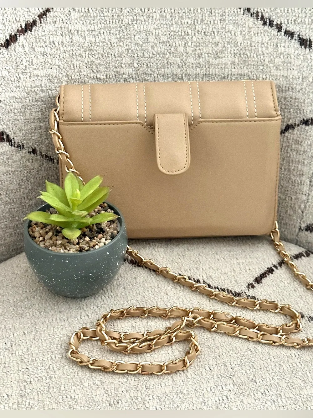 bebe center faux hang