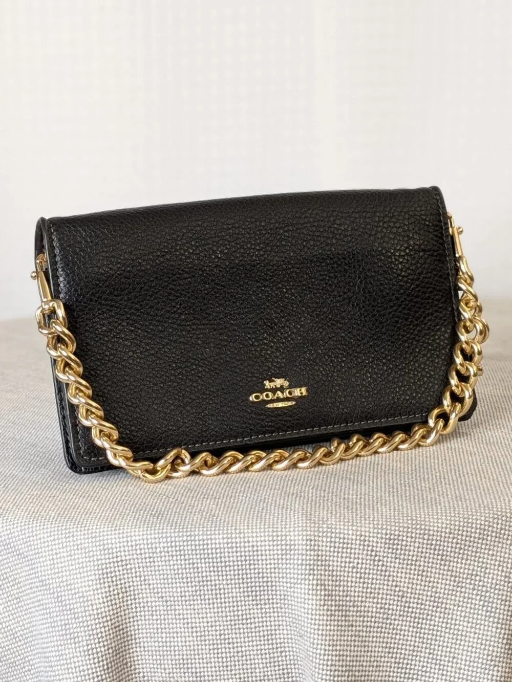 Coach sleek crossbody