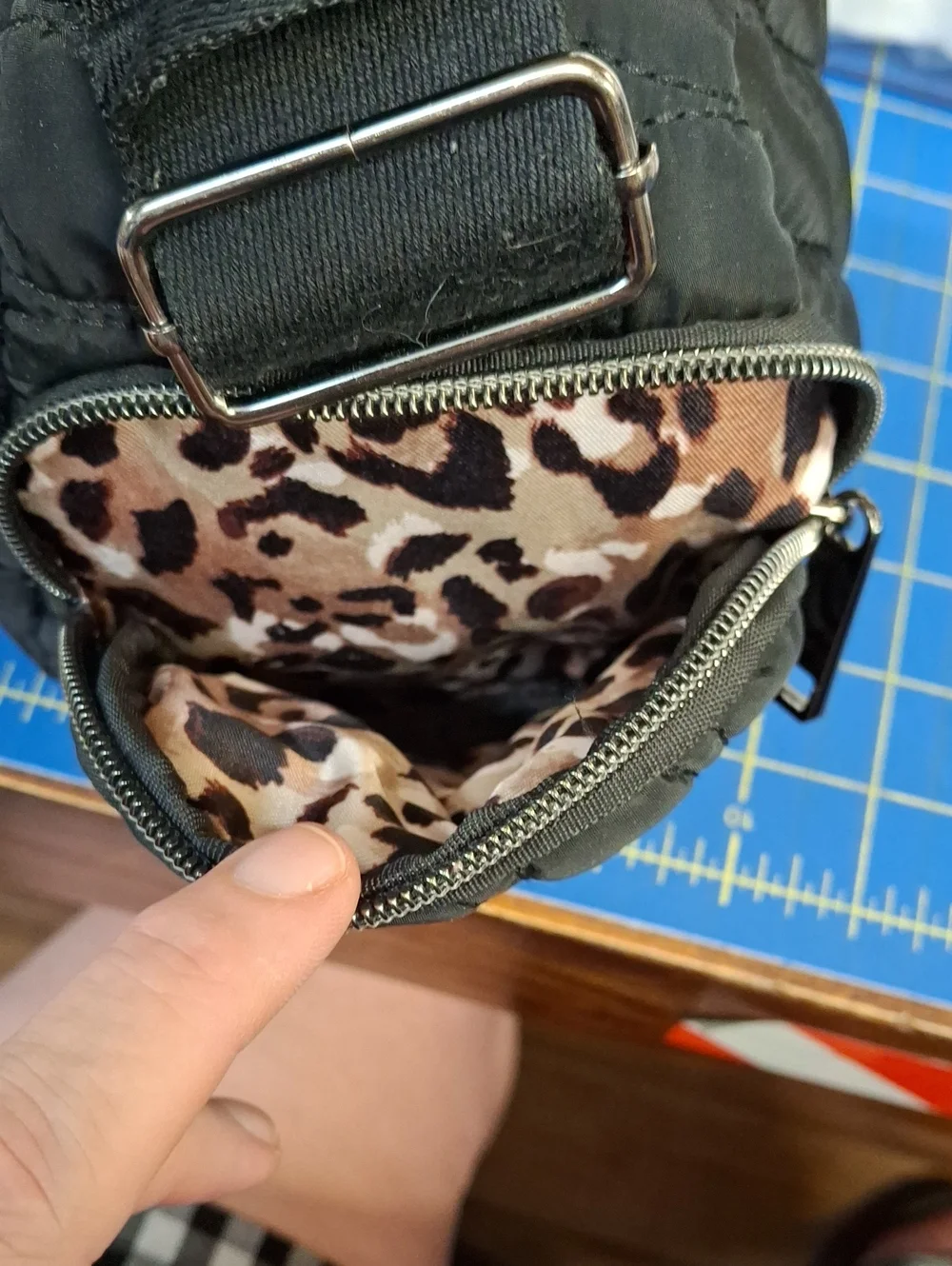 Source Unknown travel black zip