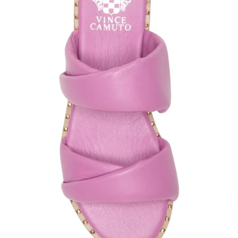 Vince Camuto go out