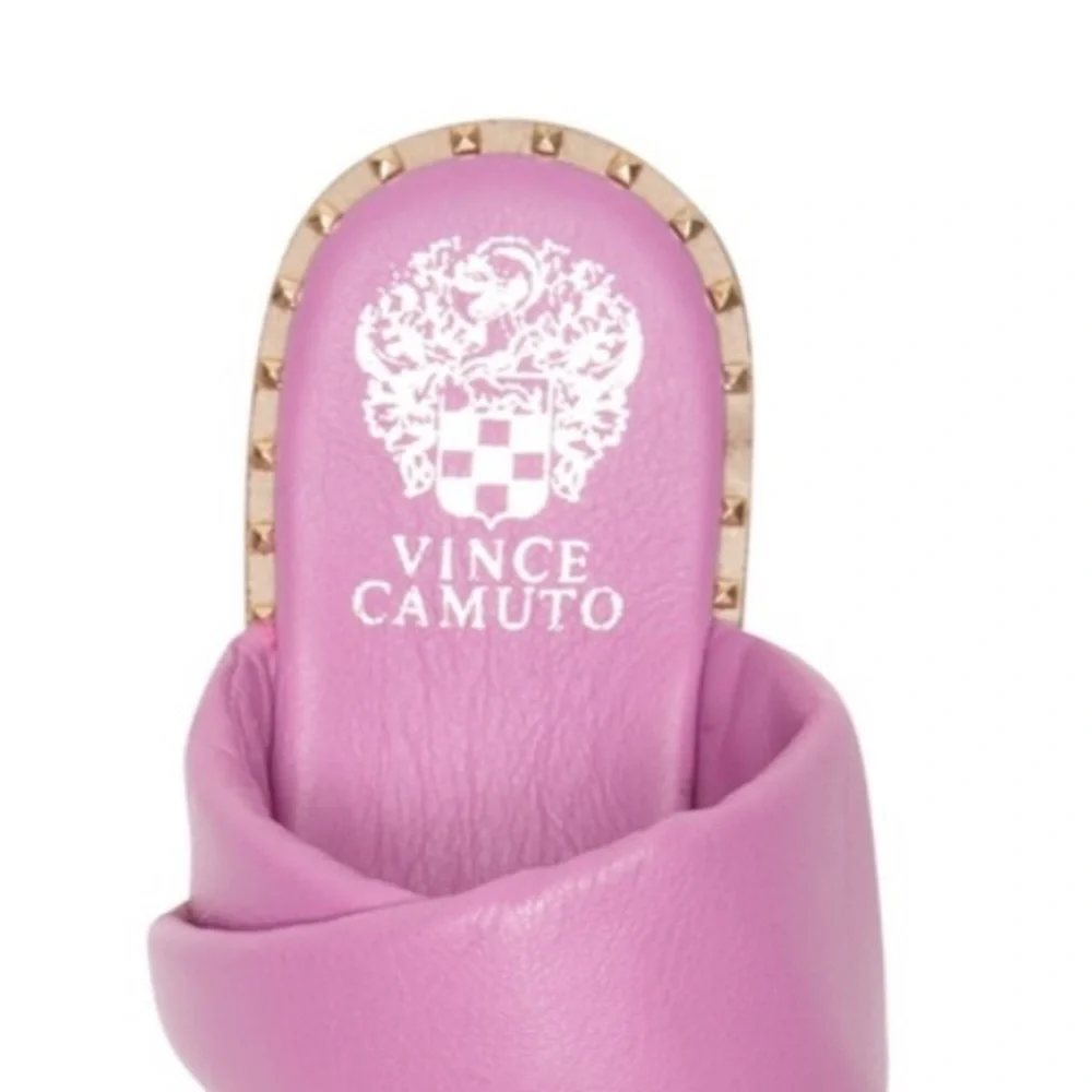 Vince Camuto go out