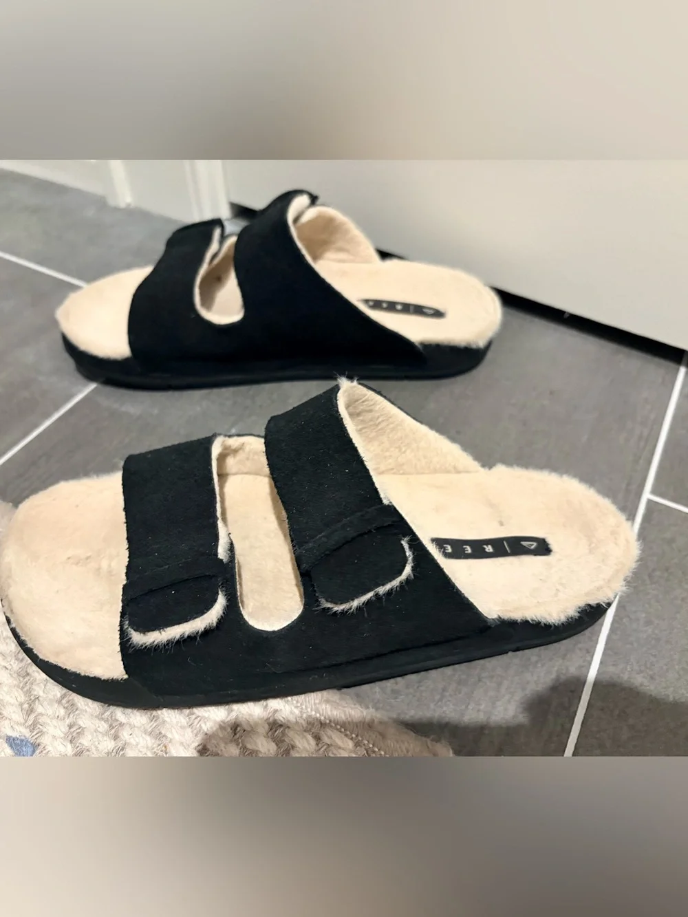 Reef Women's Ojai Two Bar Cozy Slide in Black suede size 8