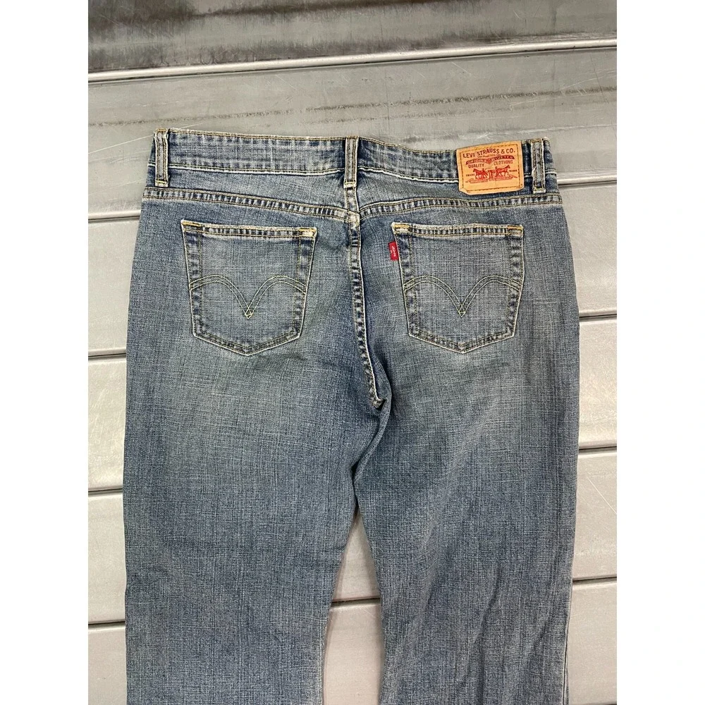 Levis leg boot cut