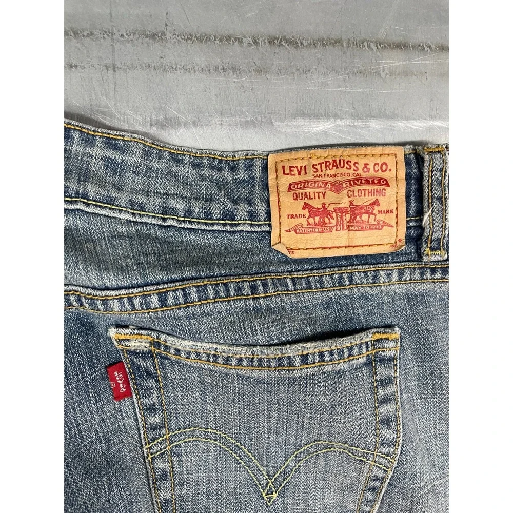 Levis womens pic