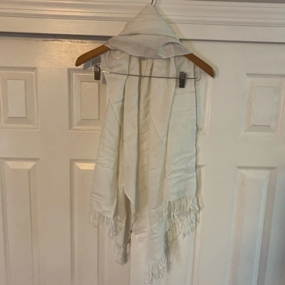 N/A white oversized