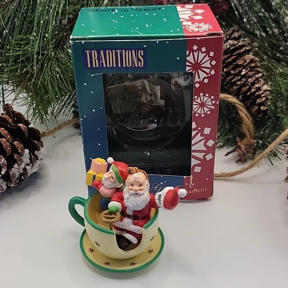 Traditions festive ornament