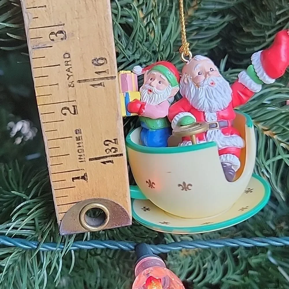 Traditions festive ornament