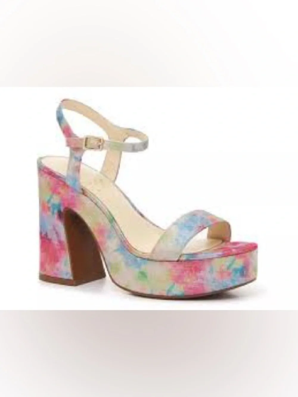 Jessica Simpson eye catching