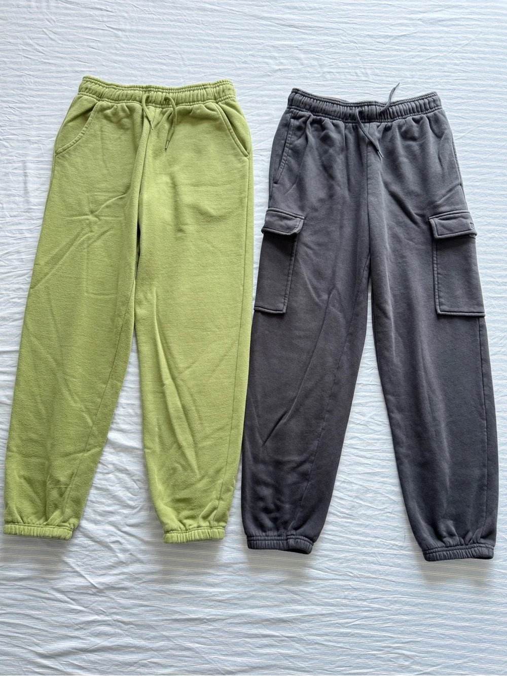 Bundle: 2 Pairs of Boys' Gap Pants (Green Sweatpants & Cargo Joggers) Size XL
