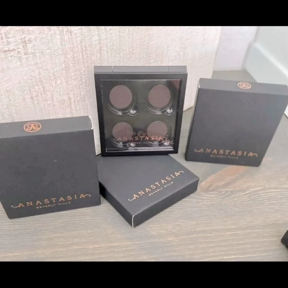 Anastasia Beverly Hills brand new