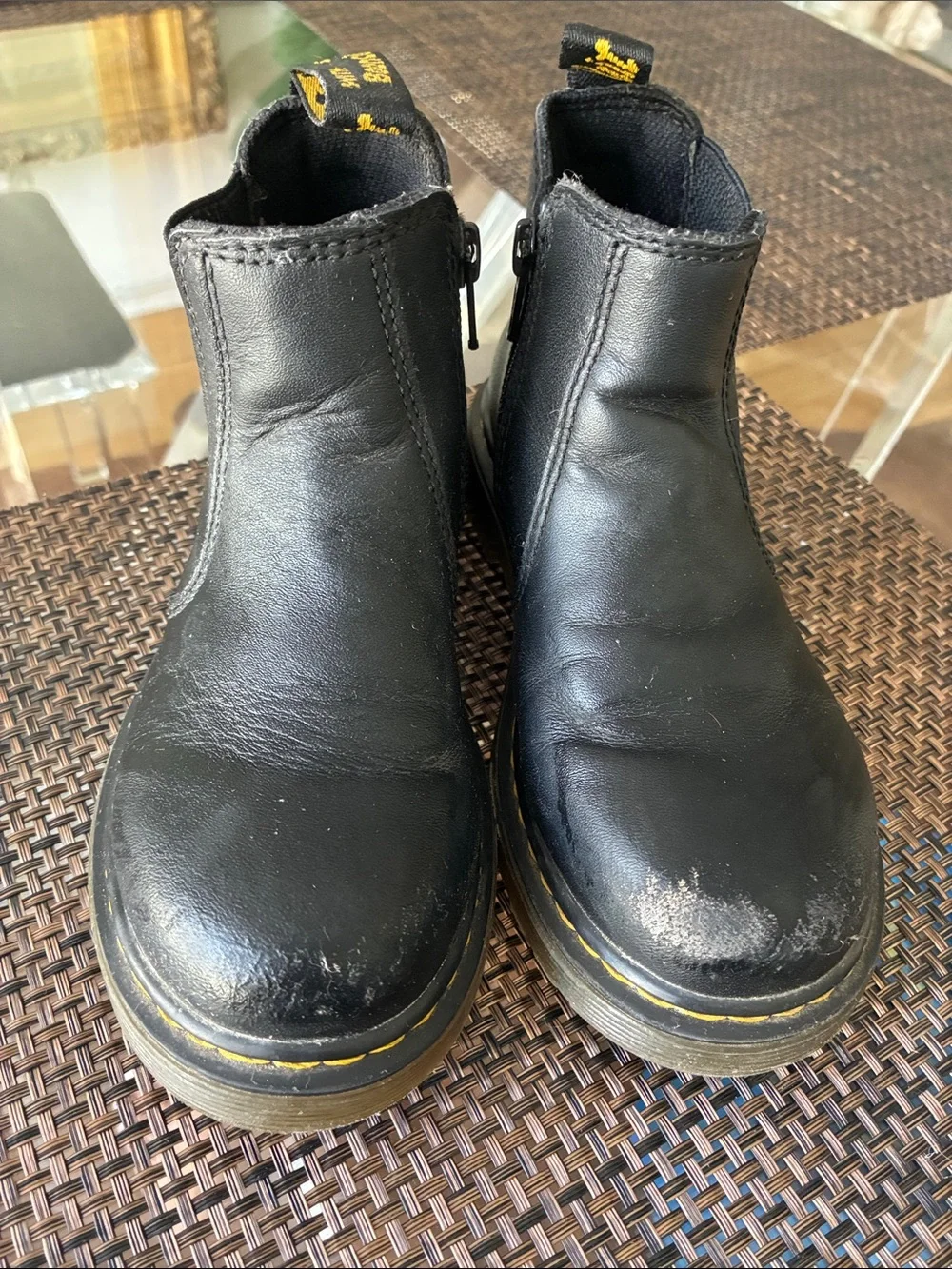 Dr. Martens elastic off easy