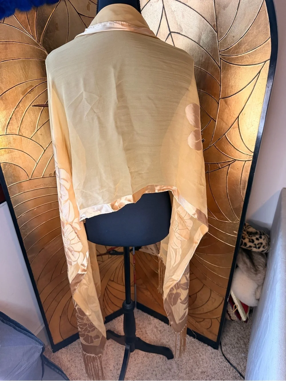 unbranded elegant silk