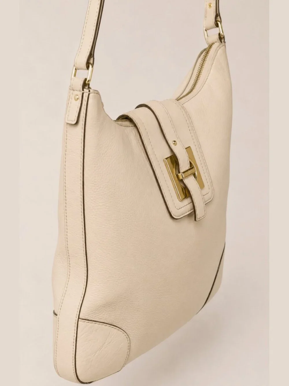 kate spade reposhing this