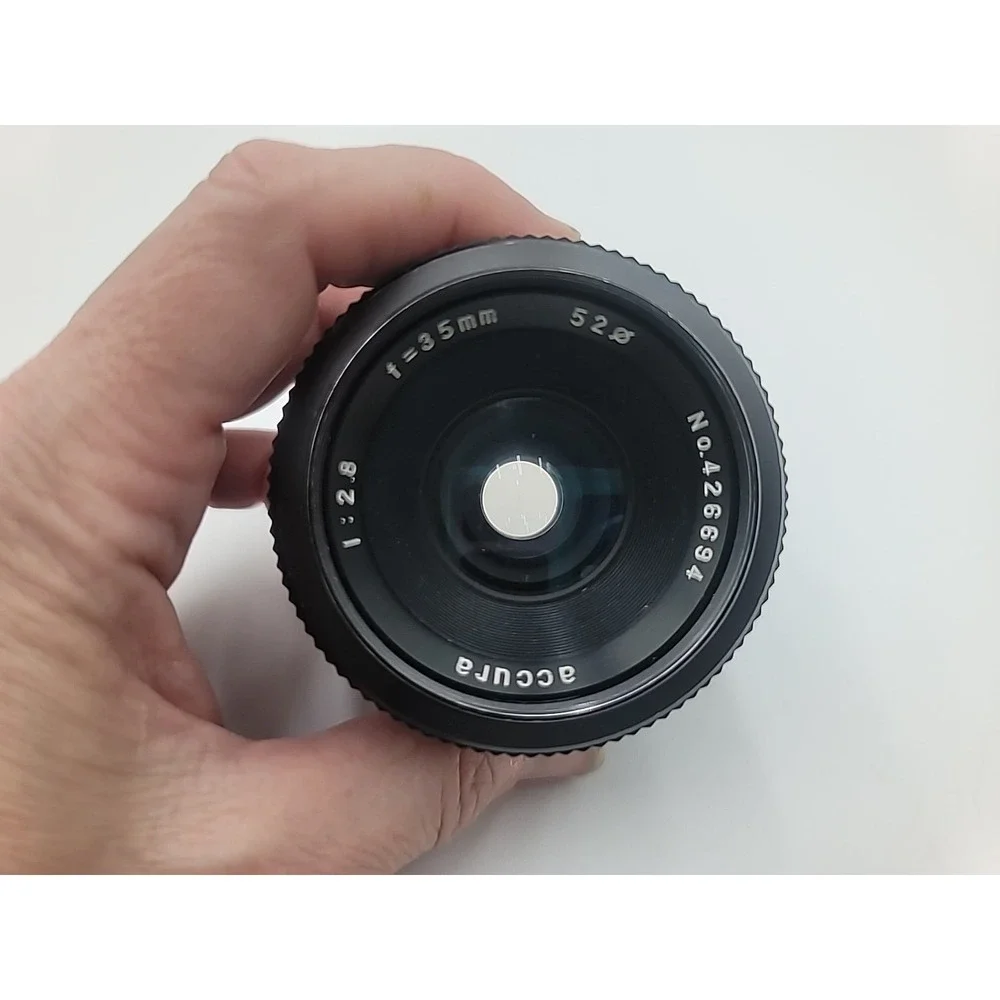ACCURA this lens