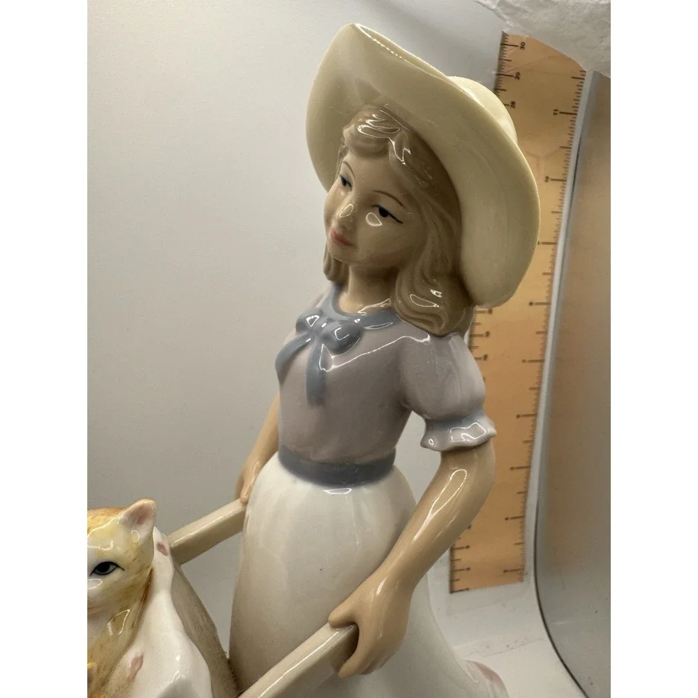 Unmarked this porcelain