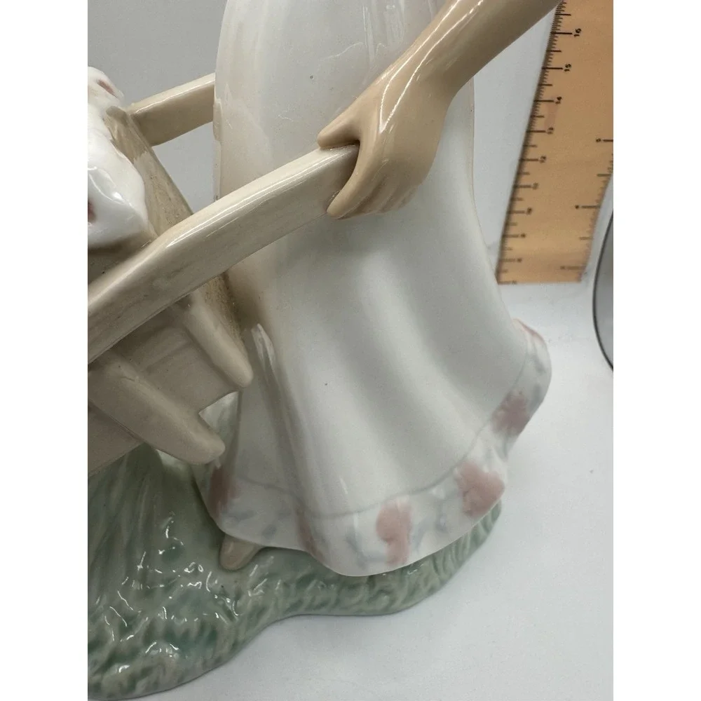 Unmarked this porcelain