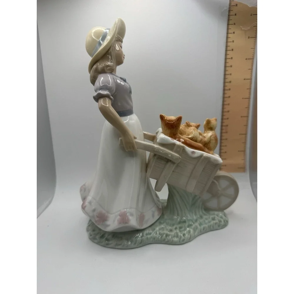 Unmarked this porcelain