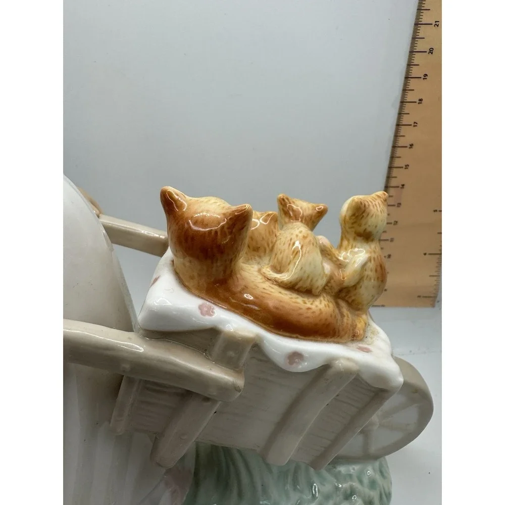 Unmarked this porcelain