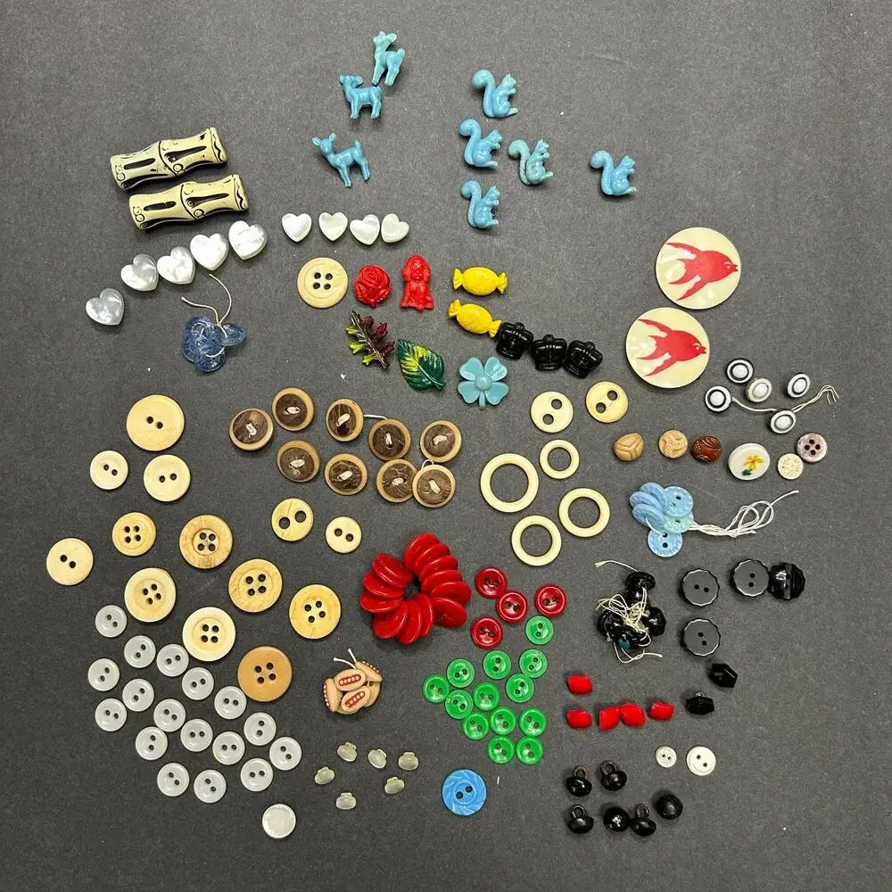 Vintage‎ Loose Button Lot Assorted Sizes Plastic, Novelty, Bone, Shell and More