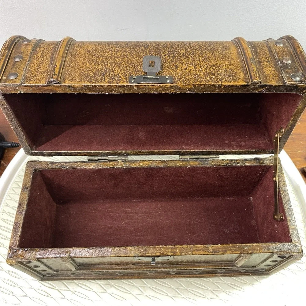 The Unbranded Brand adds box