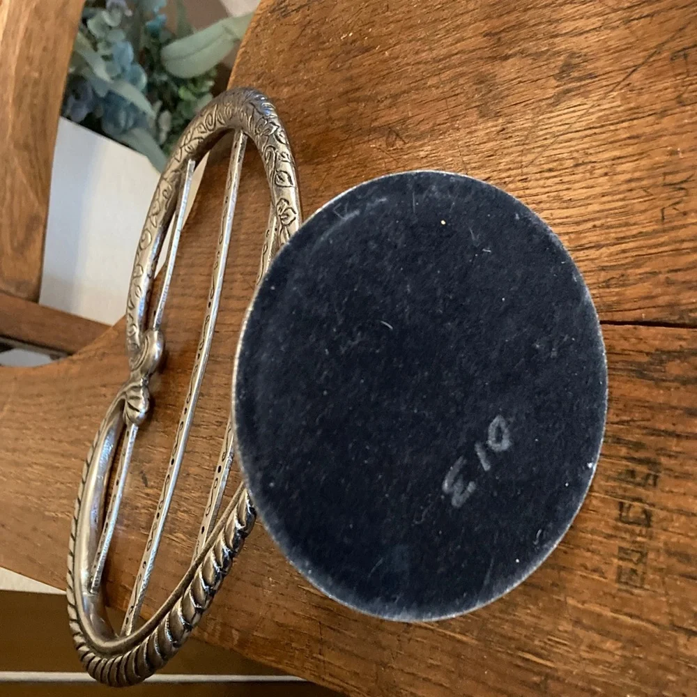 Boutique Unbranded does well or