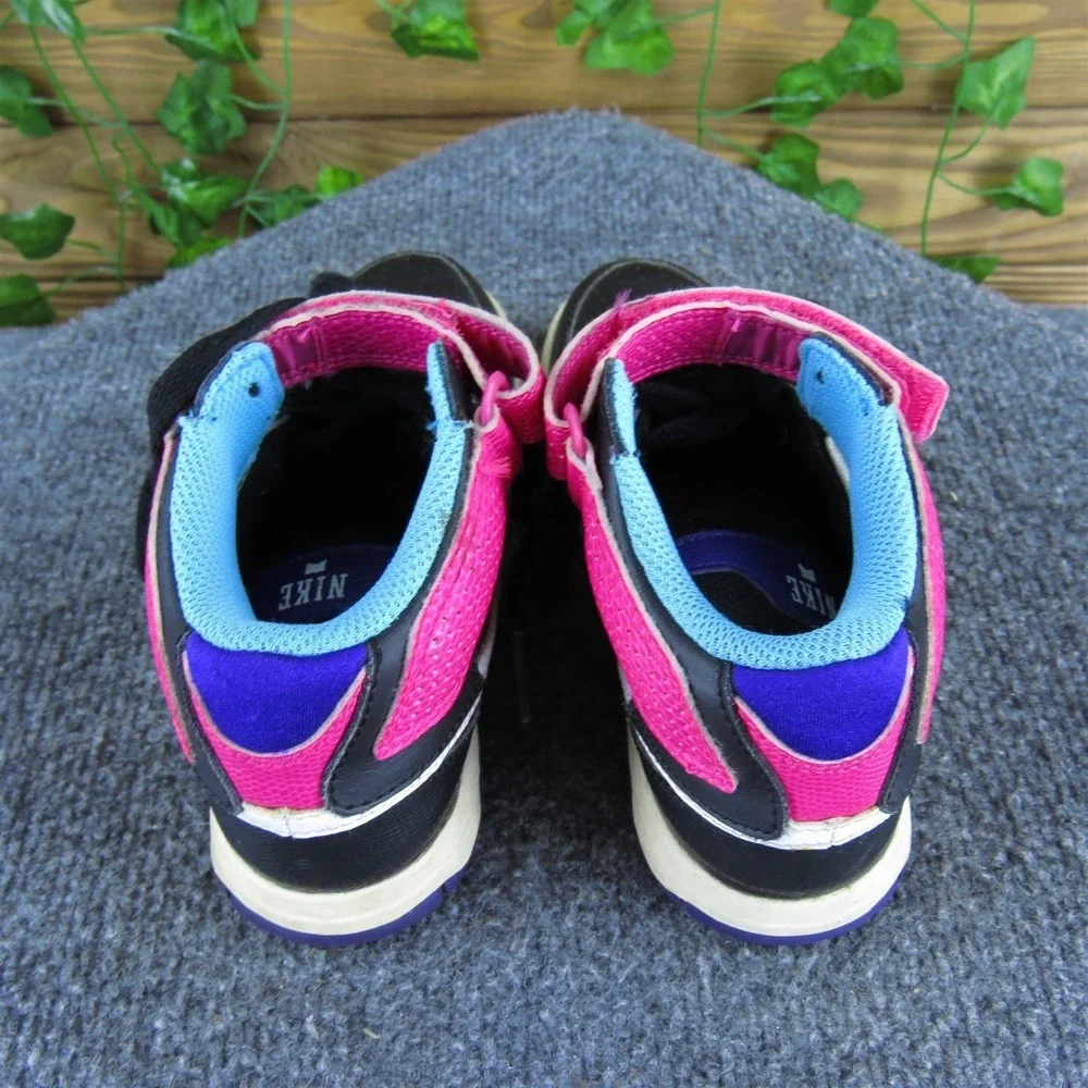 Nike girls sneaker