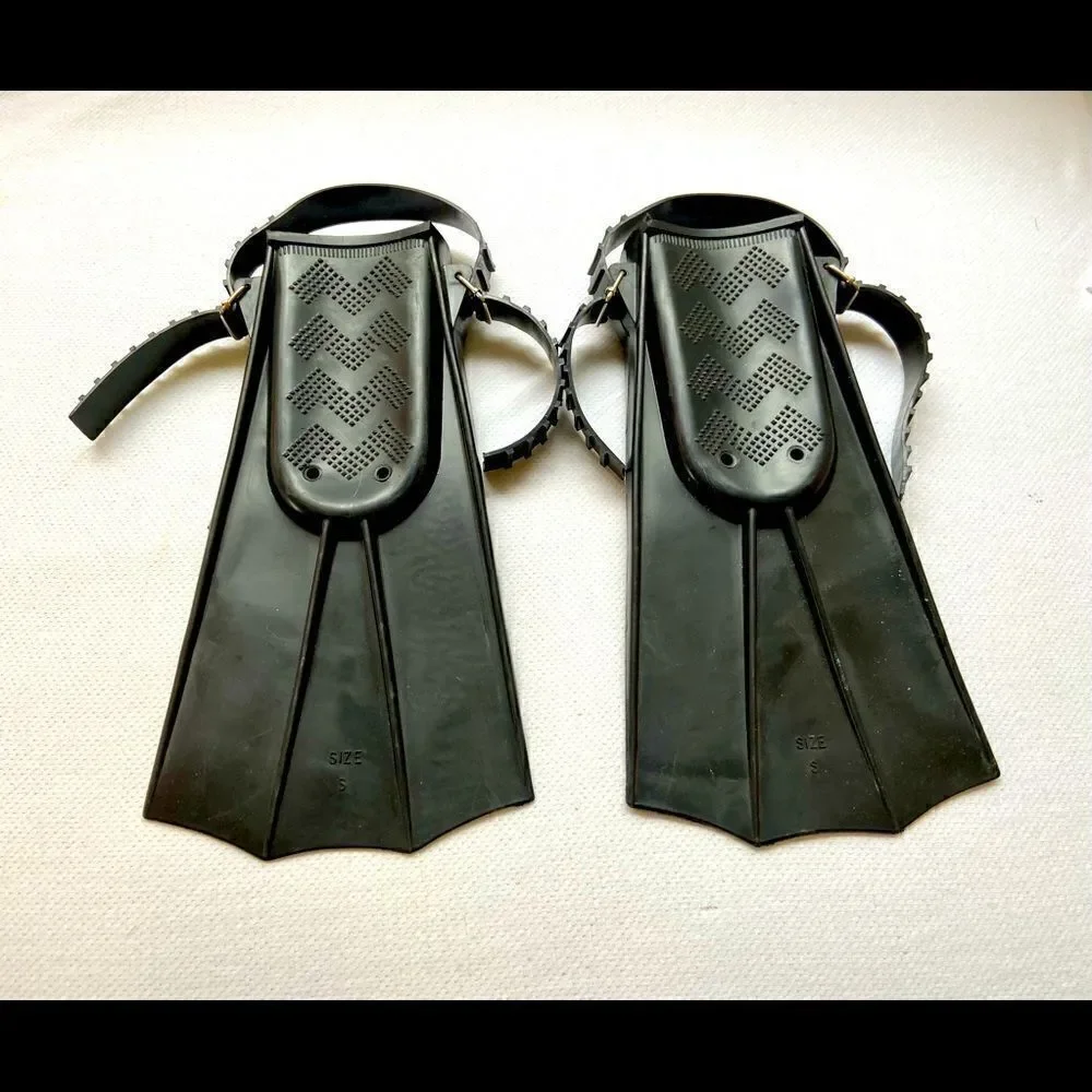 Kids Adjustable Flippers Fins Swimming Diving Learning Tools Black Size Small.