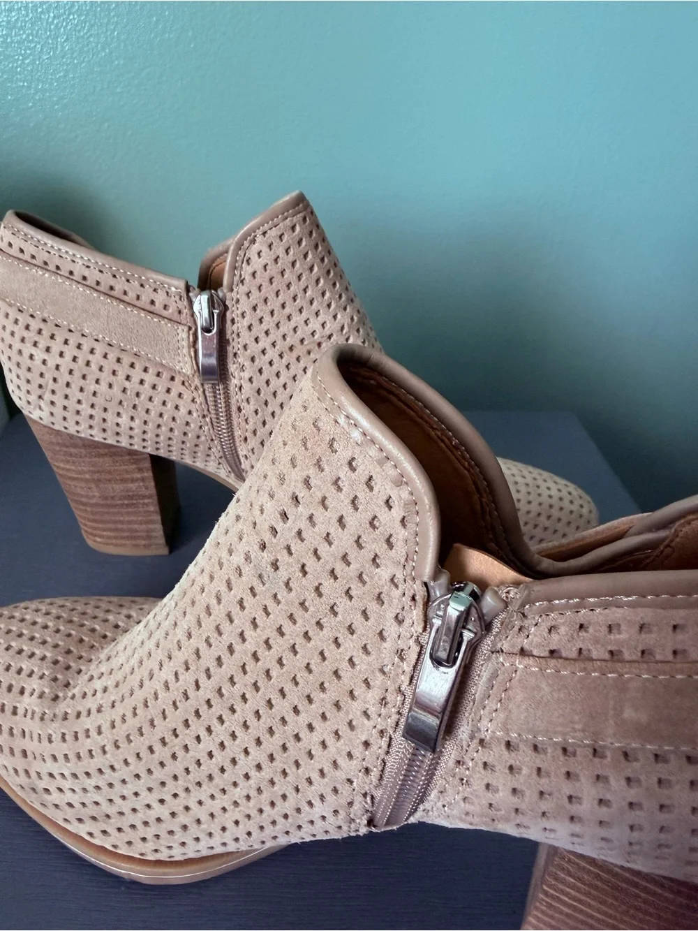 Franco Sarto heel cutout