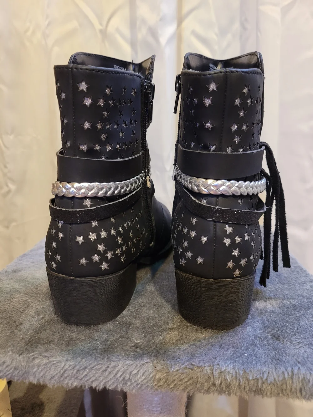 Amazon trendy black